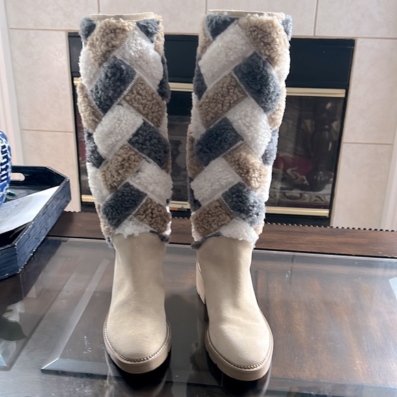 Donald J. Pliner Seneca Suede and Shearling Lug-Sole Boot. - Picture 7 of 14